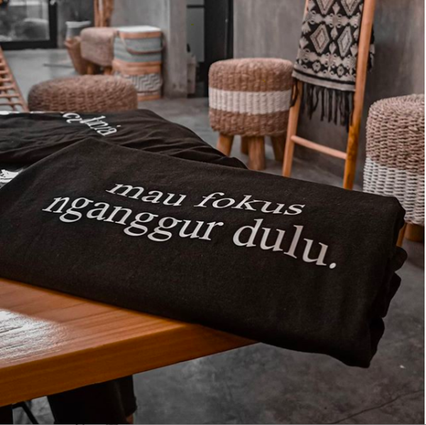 (XXL) T-shirt Warna Hitam/Putih - Image 5